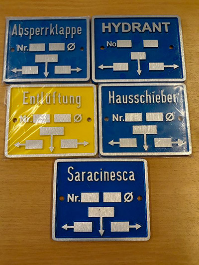 plaques et signalisation