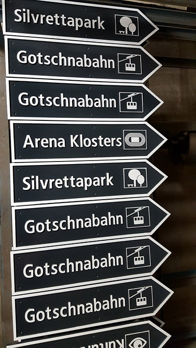 plaques rues batiment